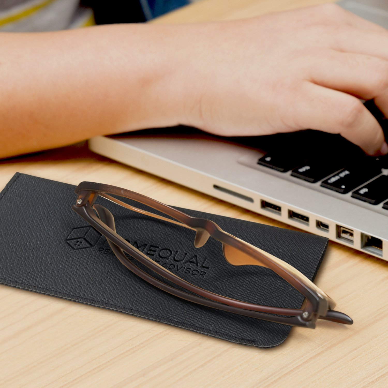 Essex Sunglass Pouch - Image 4