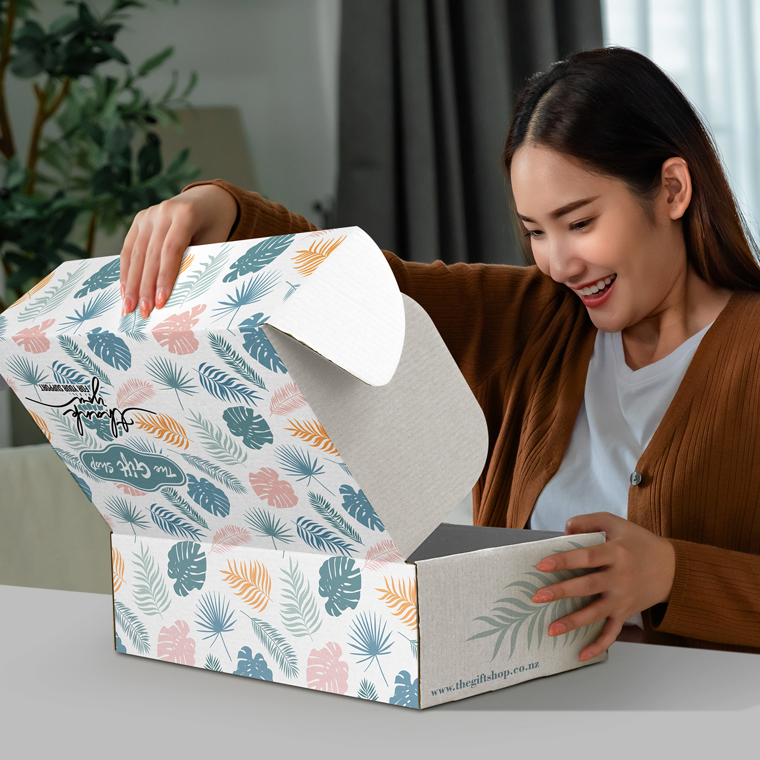 Die Cut Box with Locking Lid - 502x295x150mm - Image 4