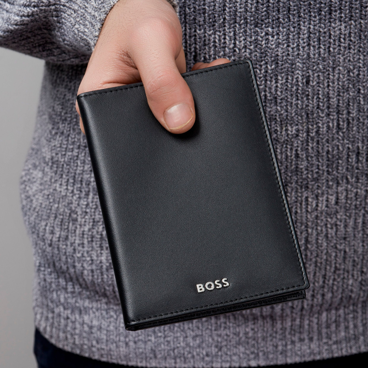HUGO BOSS CLASSIC SMOOTH PASSPORT HOLDER - Image 2